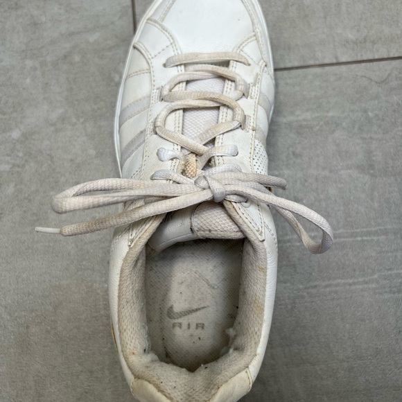 Vintage! Nike Air sneakers retro- size 9. Classics! Lots of wear left in these!🌸 - Picture 5 of 8